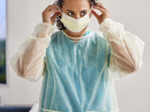 Cardinal Health? Isolation Gown - Image 4