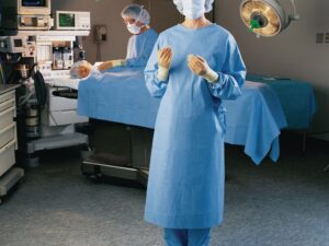 Halyard ULTRA Nonreinforced Surgical Gown with Towel, Small - Image 3