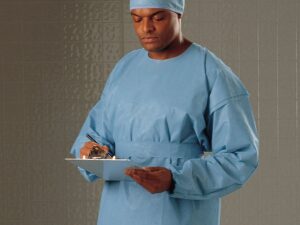 Halyard Protective Procedure Gown with Knit Cuffs - Image 4