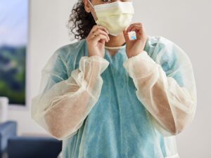 Cardinal Health? Isolation Gown - Image 5