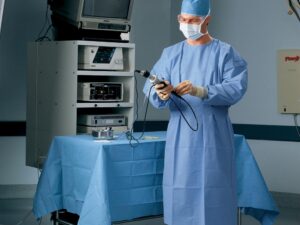 Halyard Protective Procedure Gown - Image 3
