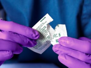 Io-Gone Iodine Removal Wipe, 3 x 6.6 centimeters - Image 5