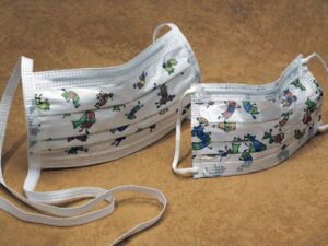 Cardinal Level 1 Procedure Mask, Pediatric Print - Image 1